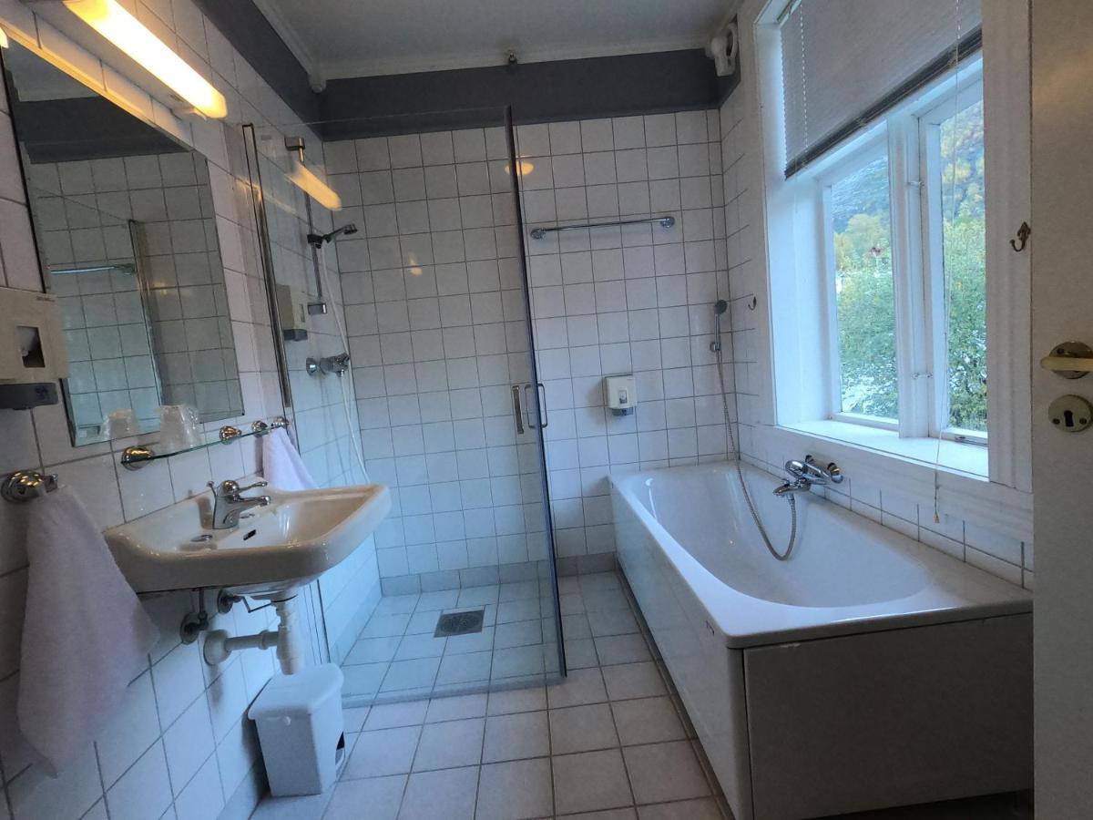 Hotel Hjelle Hotel 2*